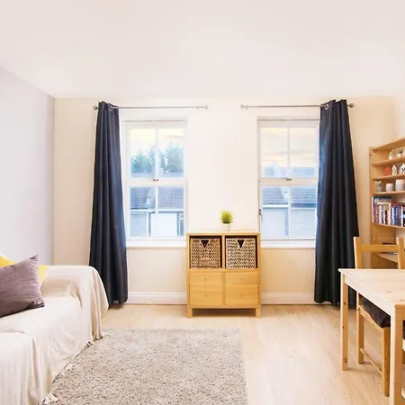 Bright 1Bed Apt Between City Centre / Ashton Gate * Бристоль