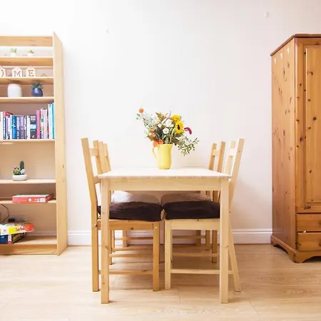Bright 1Bed Apt Between City Centre / Ashton Gate Бристоль